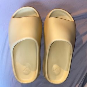 Adidas Yeezy Slides new no box never worn size 7